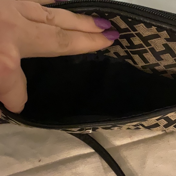 Tommy Hilfiger Logo Crossbody Bag, 6”x9.5”, Black/Tan - Picture 3 of 9